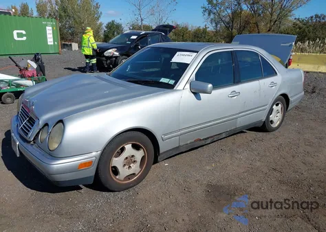 1998 Mercedes-Benz E 320 from USA, damaged, VIN WDBJF65F7WA448949